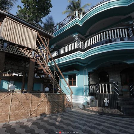 Tropical Wave Hostel Morjim Goa Exterior foto