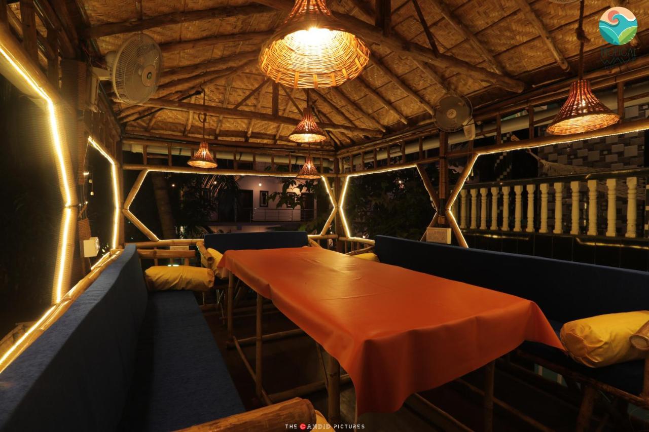Tropical Wave Hostel Morjim Goa Exterior foto