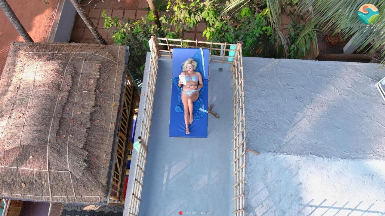 Tropical Wave Hostel Morjim Goa Exterior foto