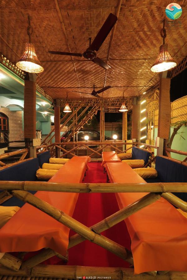 Tropical Wave Hostel Morjim Goa Exterior foto