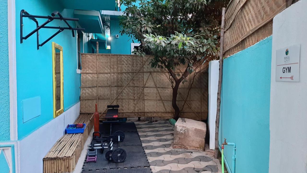 Tropical Wave Hostel Morjim Goa Exterior foto