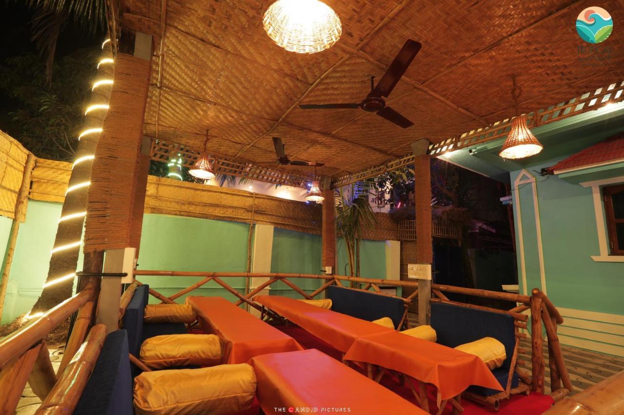 Tropical Wave Hostel Morjim Goa Exterior foto