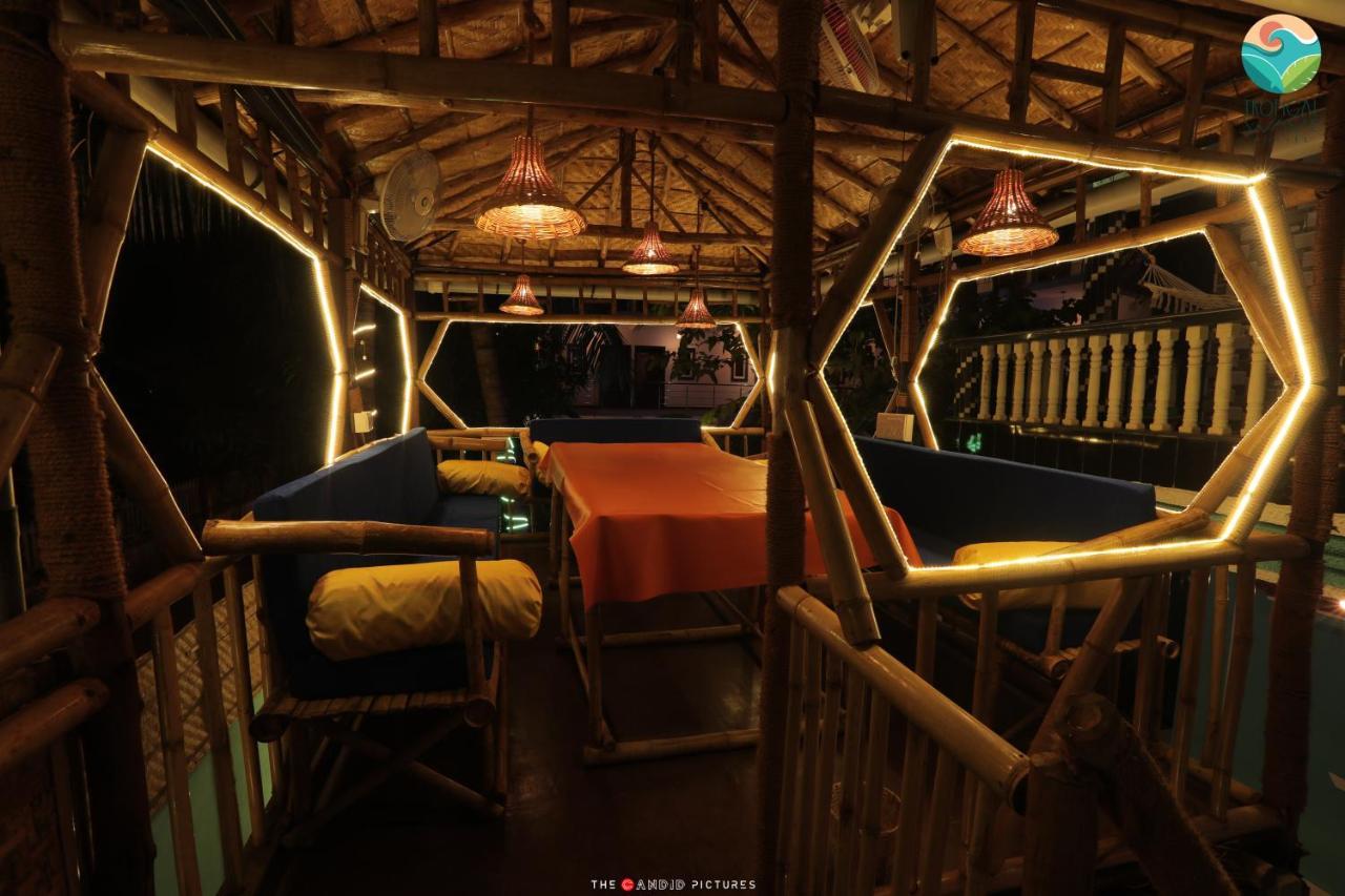 Tropical Wave Hostel Morjim Goa Exterior foto