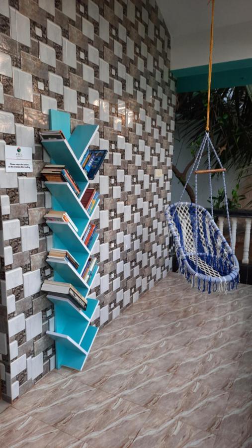 Tropical Wave Hostel Morjim Goa Exterior foto