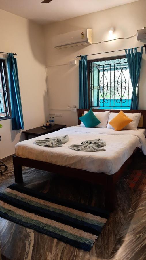 Tropical Wave Hostel Morjim Goa Exterior foto
