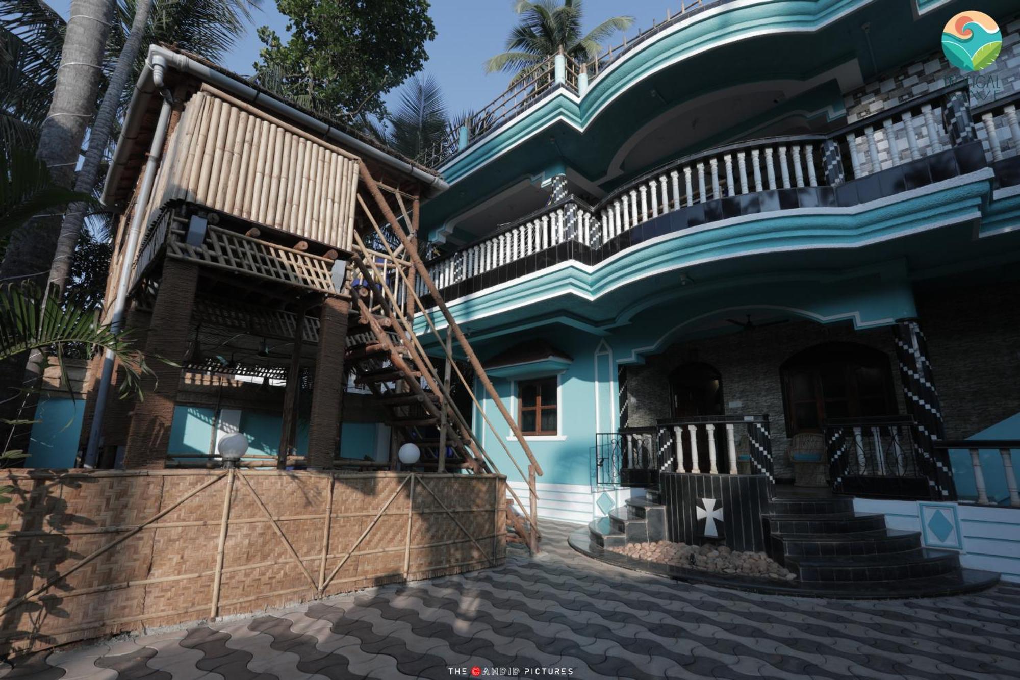 Tropical Wave Hostel Morjim Goa Exterior foto