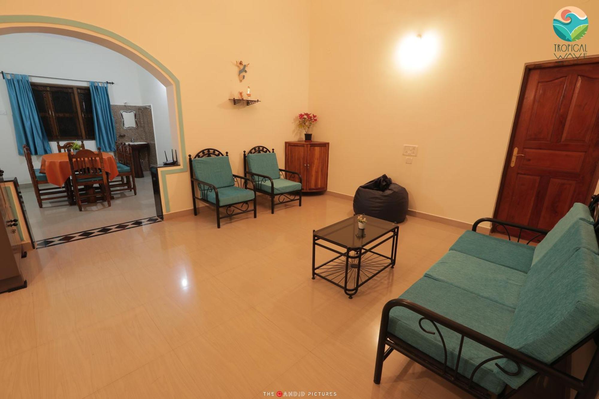 Tropical Wave Hostel Morjim Goa Exterior foto